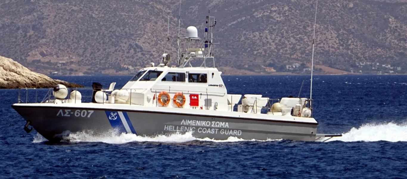 Θράσος ΣΥΡΙΖΑ: Ζητά «απαντήσεις από την κυβέρνηση» γιατί σκάφος του ΛΣ περιφρουρεί τα θαλάσσια σύνορα!